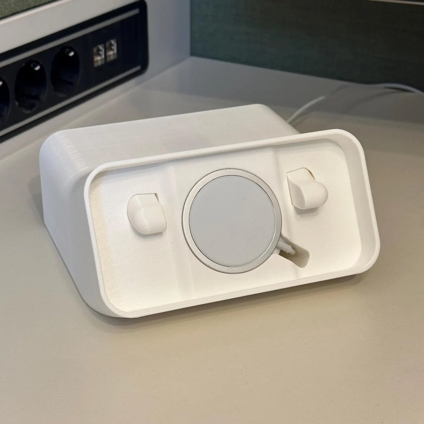 iPhone Standby Mode Dock – Minimalist Charging Stand