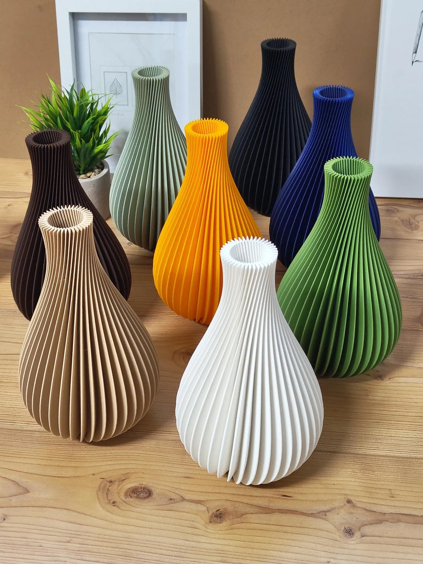 Waveform 3D-Printed Vase – A Fusion of Innovation & Elegance