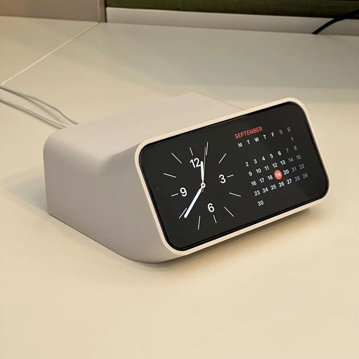 iPhone Standby Mode Dock – Minimalist Charging Stand