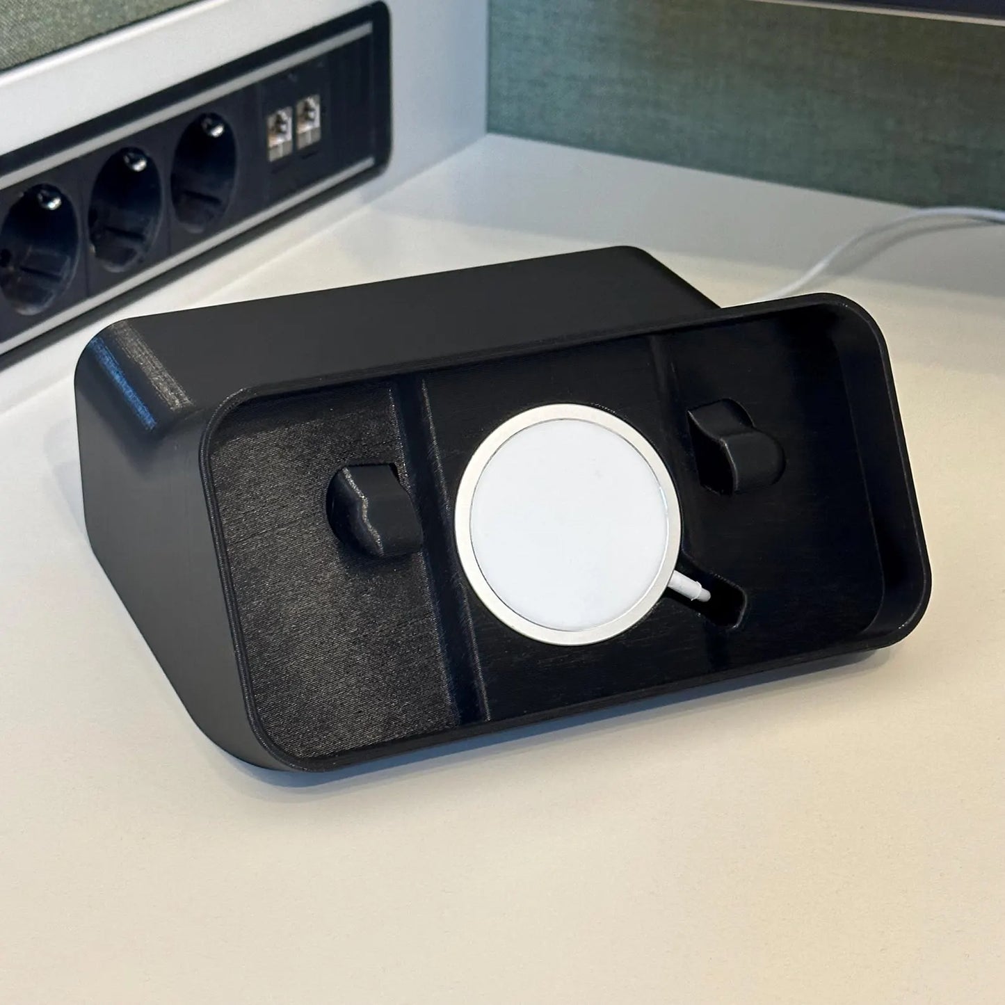 iPhone Standby Mode Dock – Minimalist Charging Stand