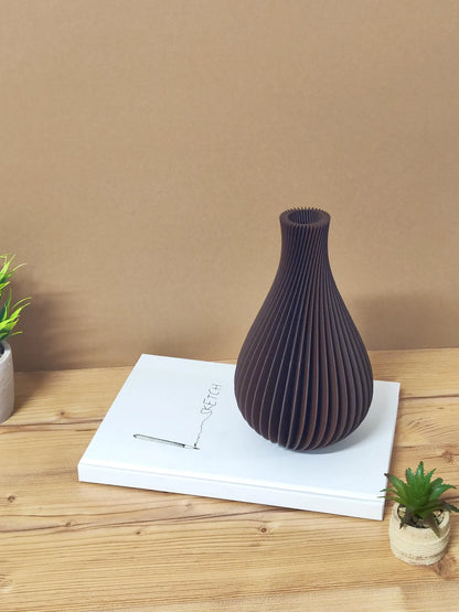 Waveform 3D-Printed Vase – A Fusion of Innovation & Elegance